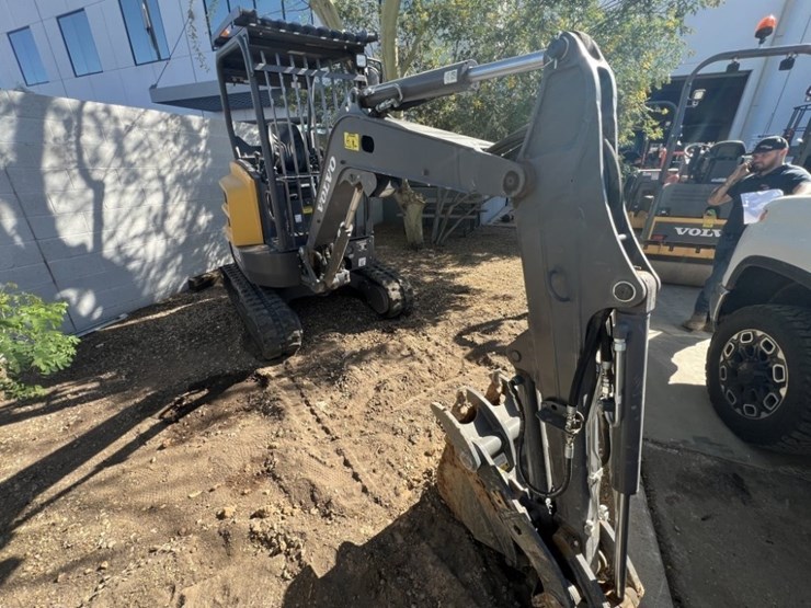 2022-volvo-ecr25d-image-6