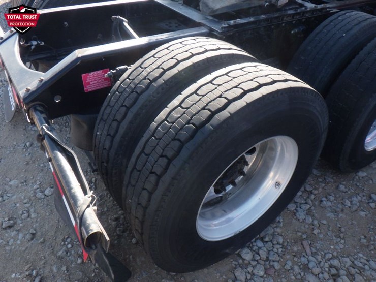 2022-volvo-vnl-300-image-6