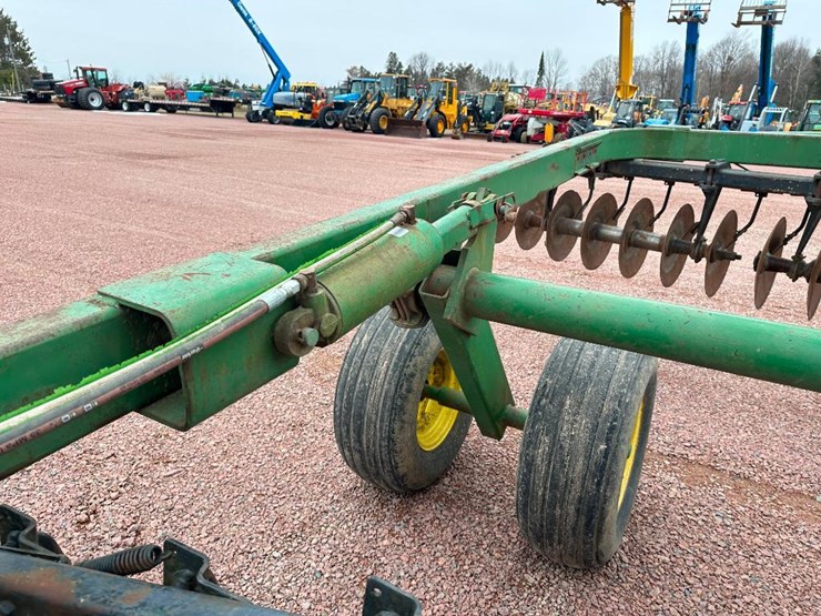 john-deere-235-image-34