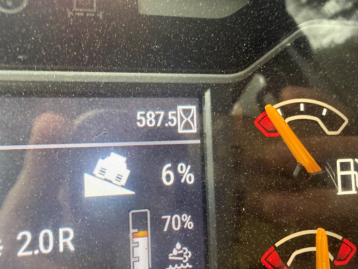 2023-caterpillar-d1-image-47