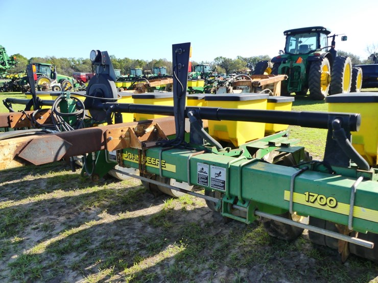 john-deere-1700-image-8