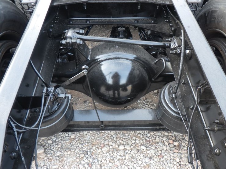 2018-peterbilt-579-image-9