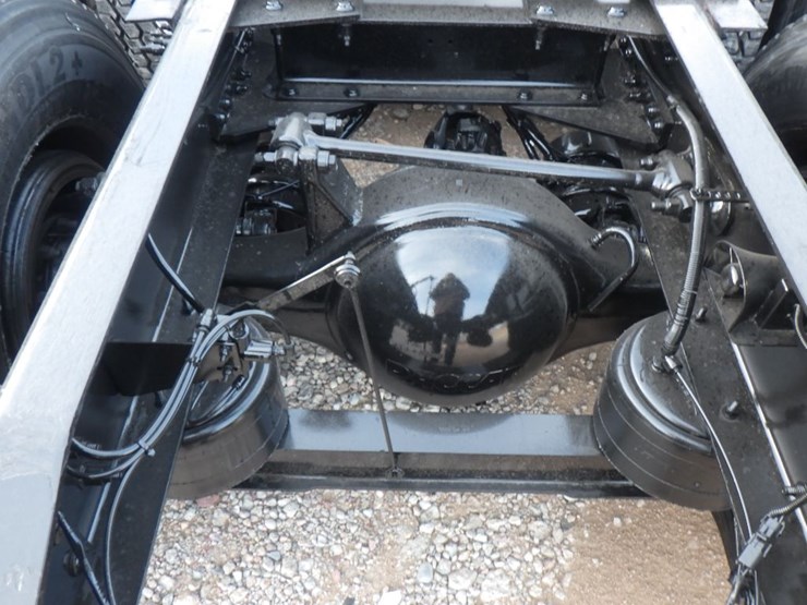 2018-peterbilt-579-image-9