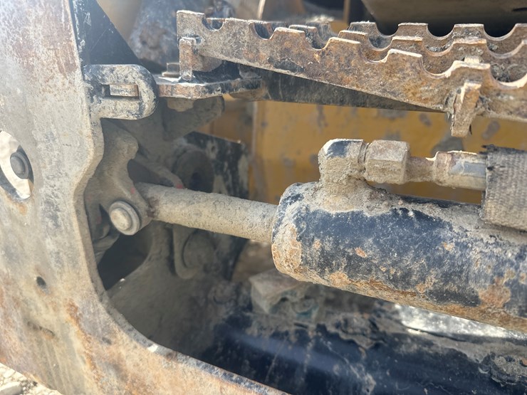 caterpillar-226d-image-29