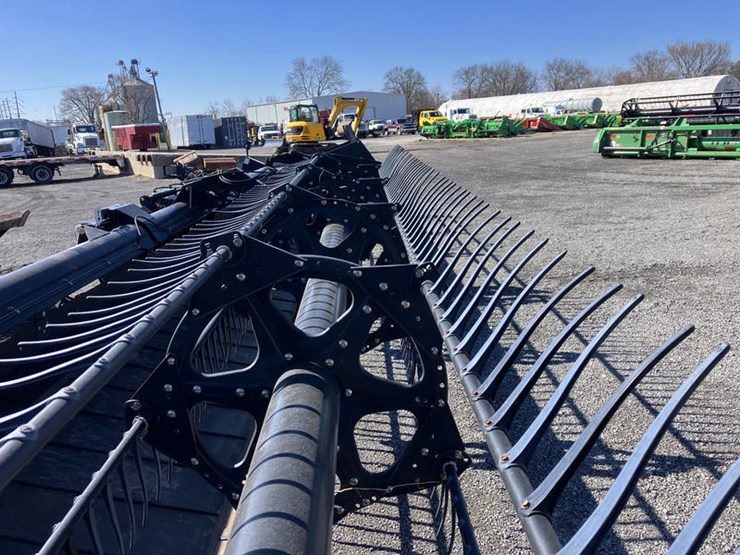 new-holland-84c-image-18