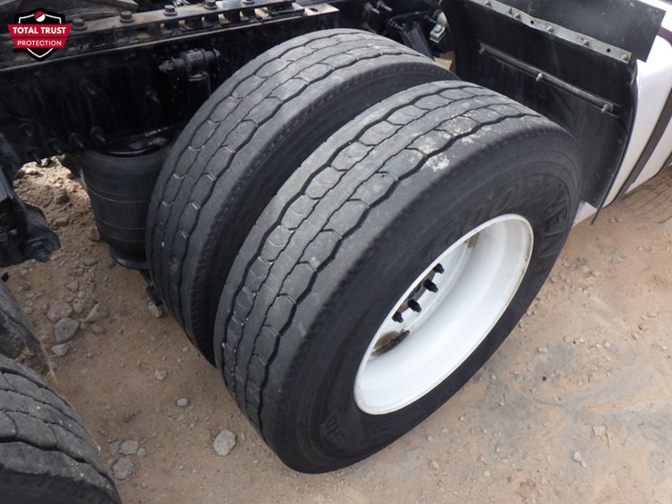 2024-volvo-vnl-300-image-5