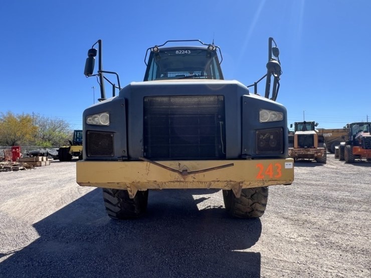 2013-caterpillar-740b-image-8