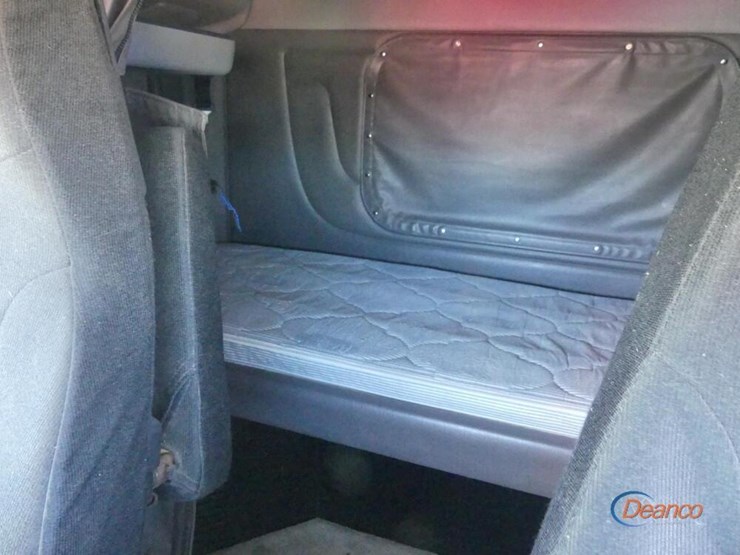 2017-peterbilt-389-image-17