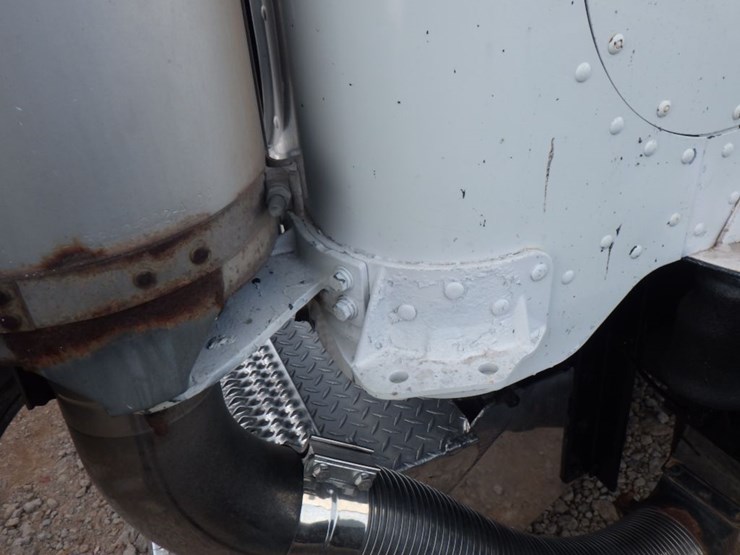 1997-peterbilt-379-image-18