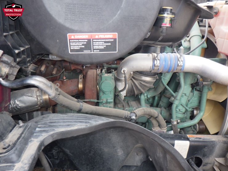 2024-volvo-vnl-300-image-22