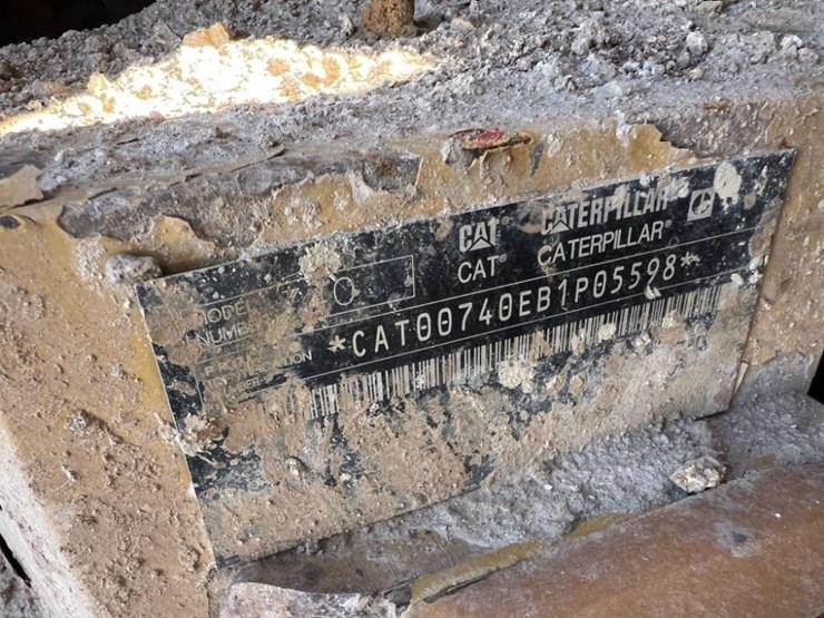 2010-caterpillar-740b-image-54