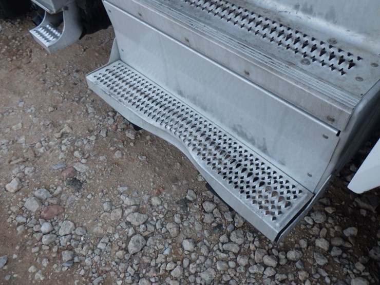 2018-peterbilt-579-image-5