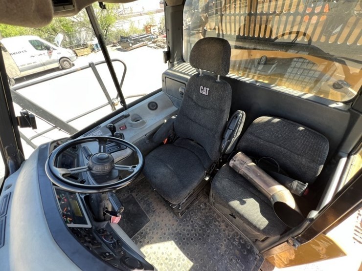 2012-caterpillar-740b-image-31