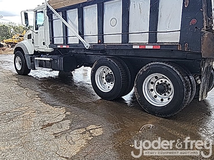 2011-mack-gu713-image-16