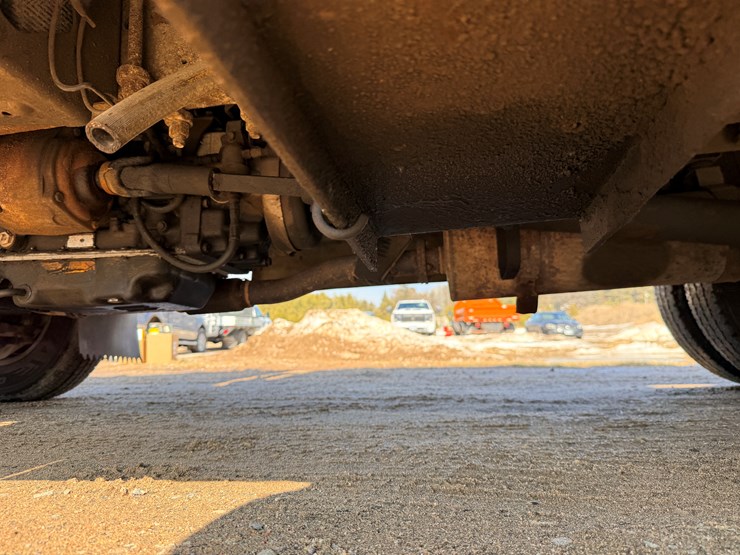 2001-isuzu-npr-image-52