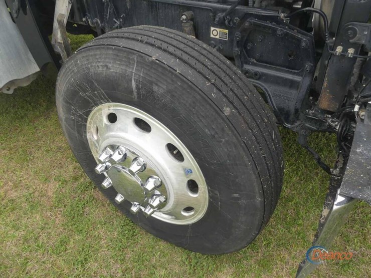 2020-peterbilt-389-image-12