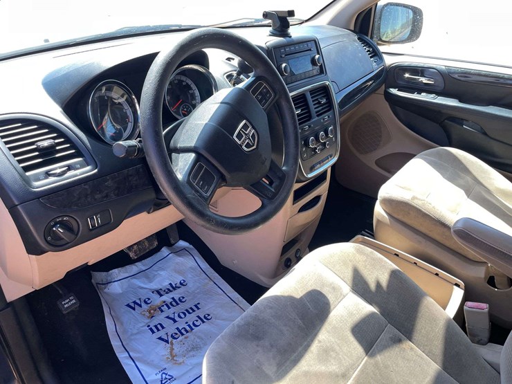 2014-dodge-grand-caravan-image-11