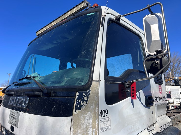 #1694-•-2004-isuzu-cab-and-chassis-image-10