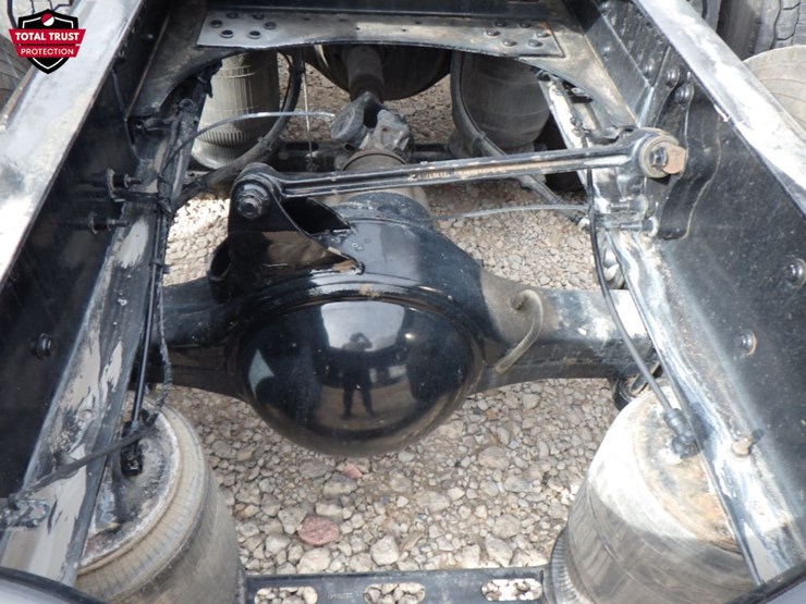 2022-volvo-vnl-300-image-12