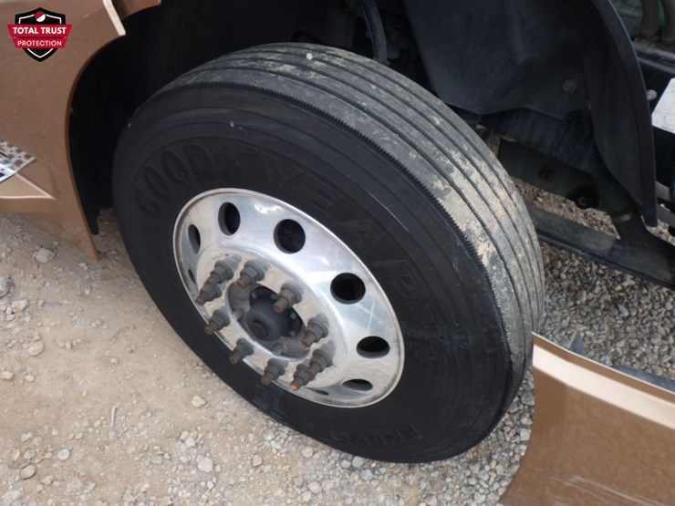 2023-volvo-vnl-300-image-24