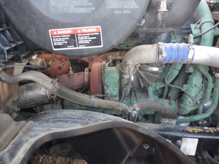 2019-volvo-vnl-300-image-21