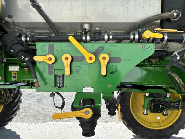 2018-john-deere-r4030-image-39