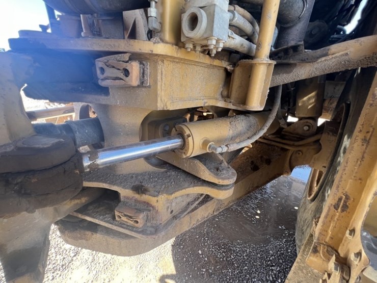 2010-caterpillar-740b-image-26