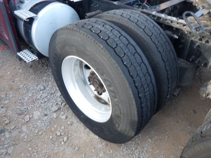 2019-volvo-vnl-760-image-17