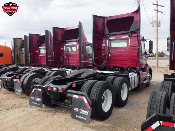 2024-volvo-vnl-300-image-7