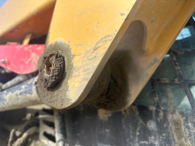 caterpillar-226d-image-16