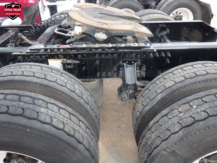 2023-volvo-vnl-300-image-15