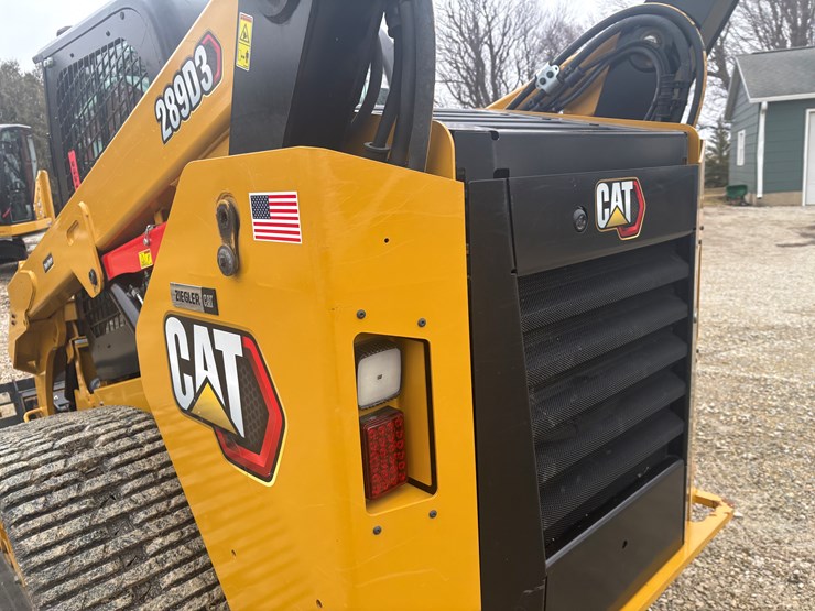 2023-caterpillar-289d3-image-11