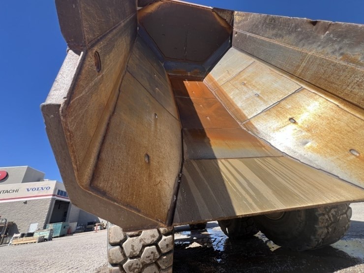 2013-caterpillar-740b-image-47