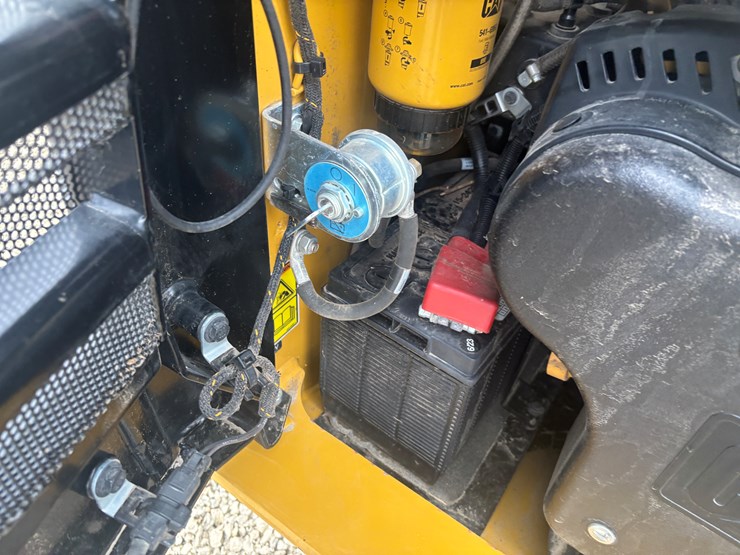 2023-caterpillar-289d3-image-30