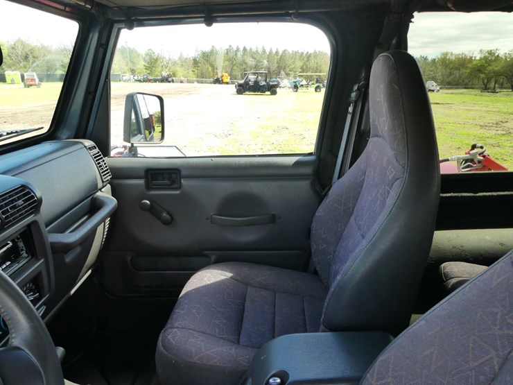 2002-jeep-wrangler-image-11