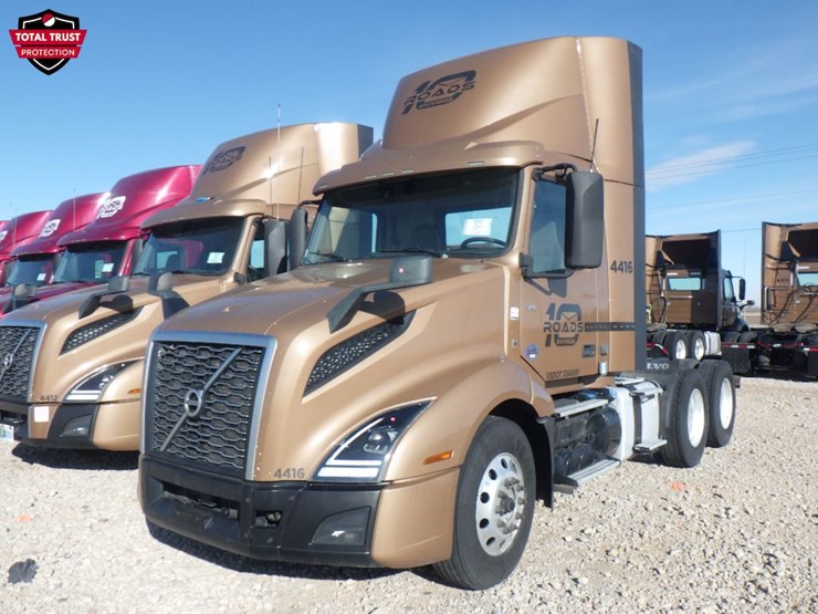 2022-volvo-vnl-300-image-1