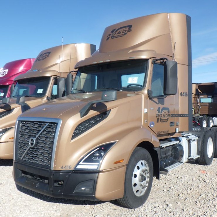 2022 VOLVO VNL 300