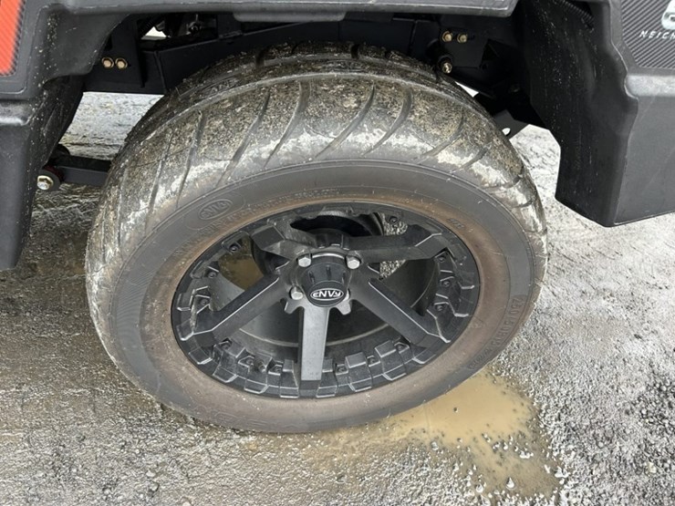 2024-envy-nv4-electric-utility-cart-image-11