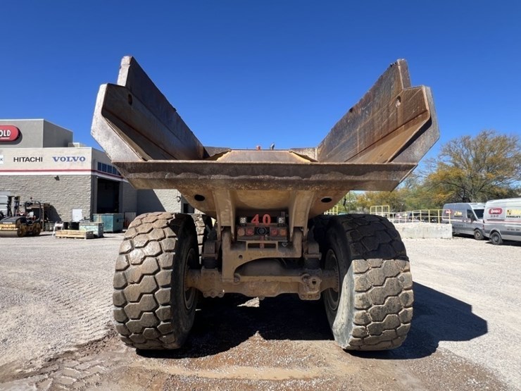 2013-caterpillar-740b-image-4