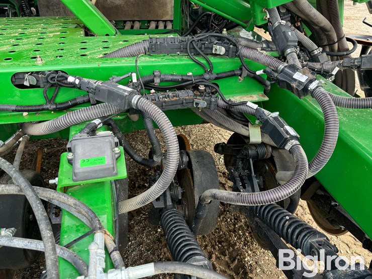 2011-john-deere-1990-image-12