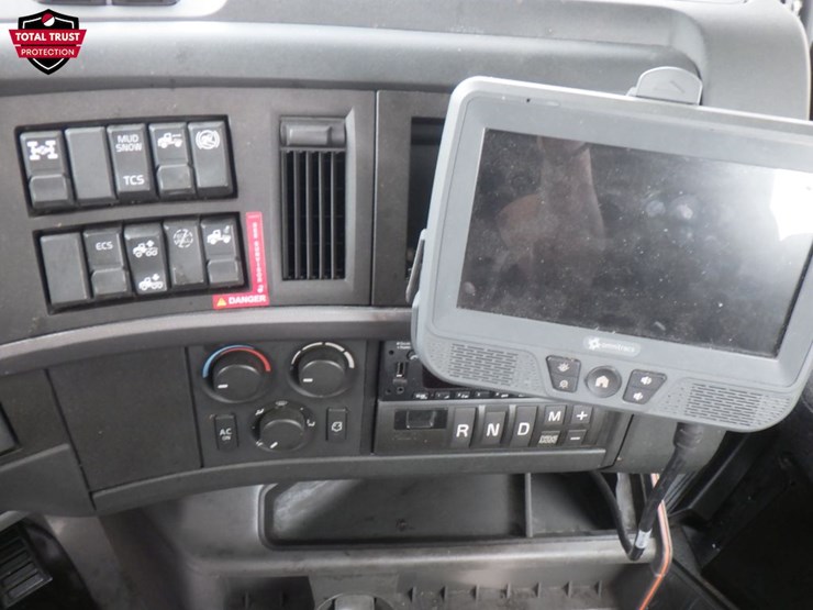 2024-volvo-vnl-300-image-16