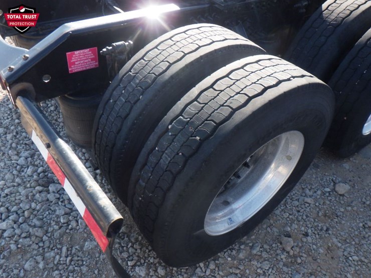 2022-volvo-vnl-300-image-6