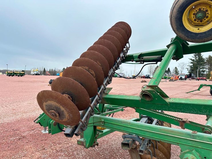 john-deere-235-image-8