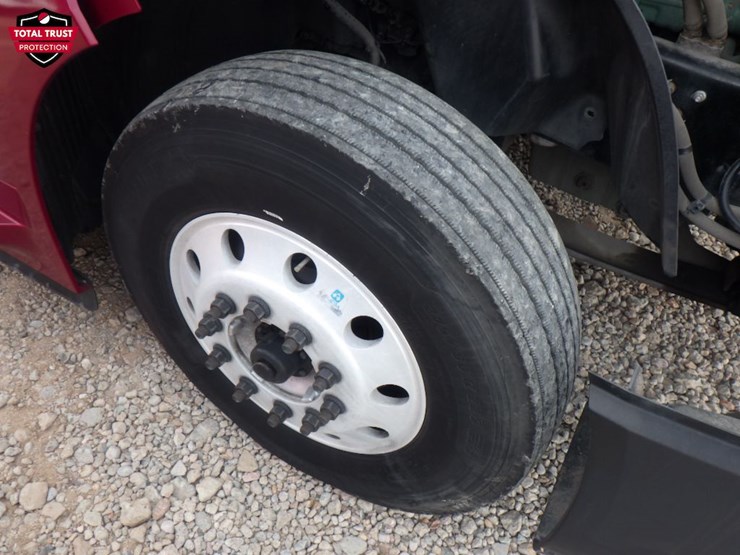 2024-volvo-vnl-300-image-24