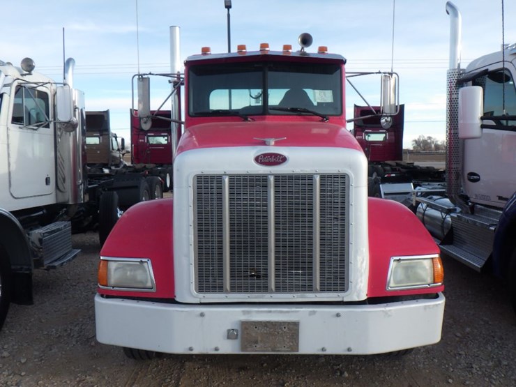 2002-peterbilt-385-image-2