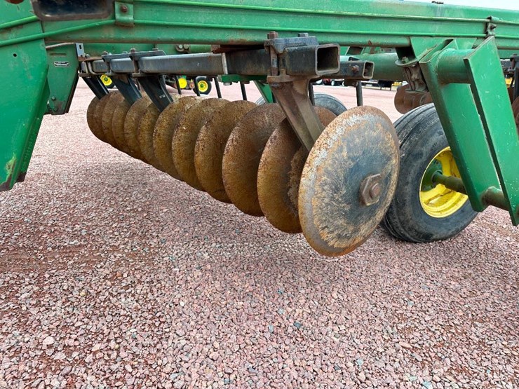 john-deere-235-image-7