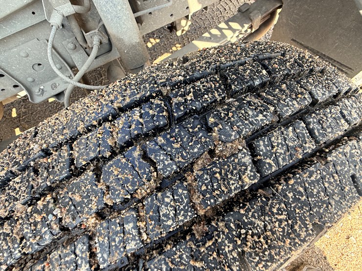 2004-isuzu-npr-image-55