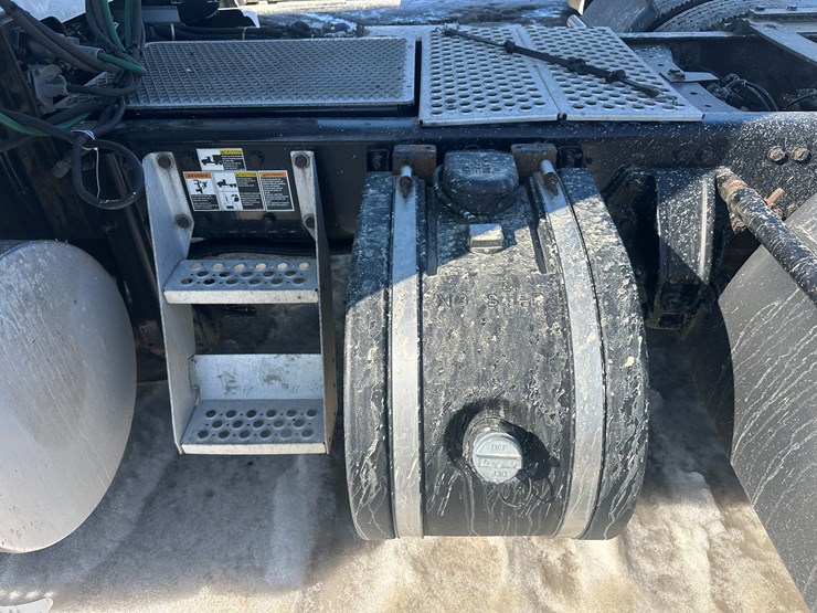 2017-kenworth-t680-image-23