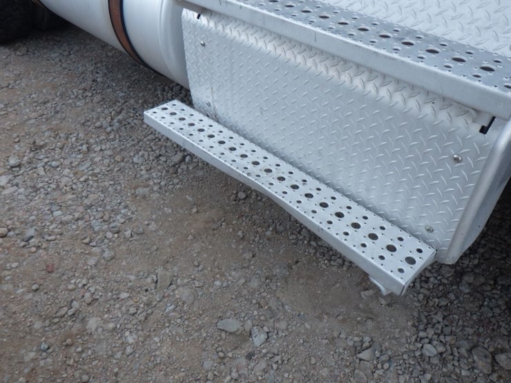 2014-freightliner-coronado-image-4