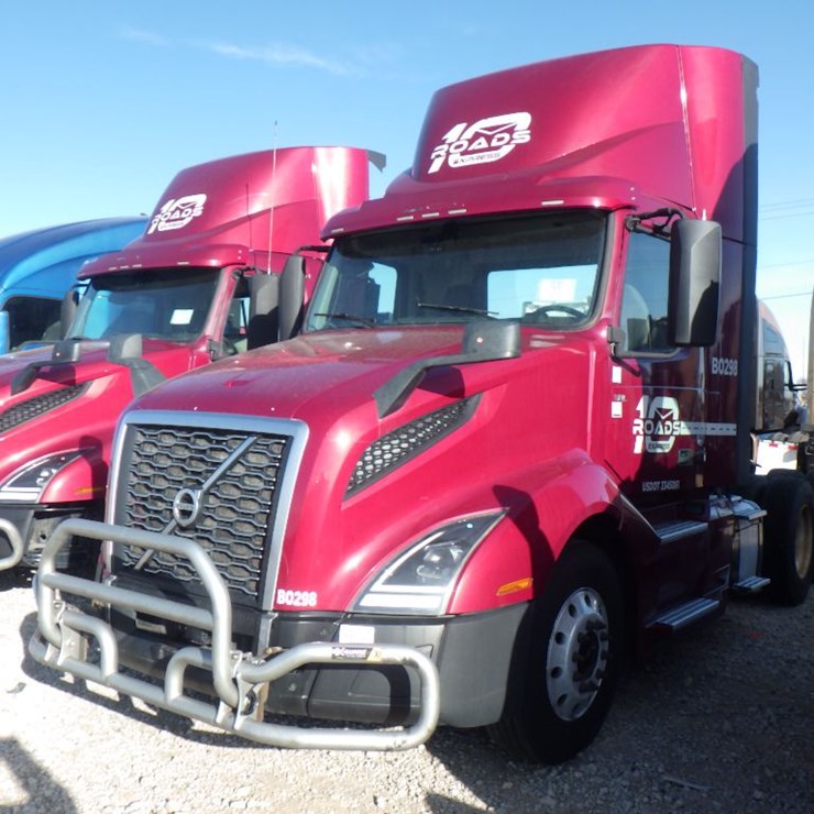 2021 VOLVO VNL 300